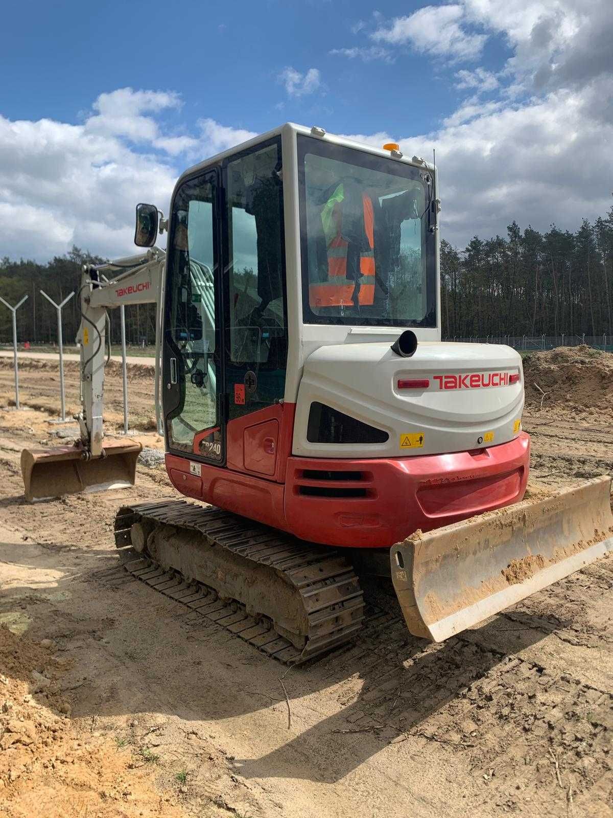 Takeuchi TB240 - minikoparka