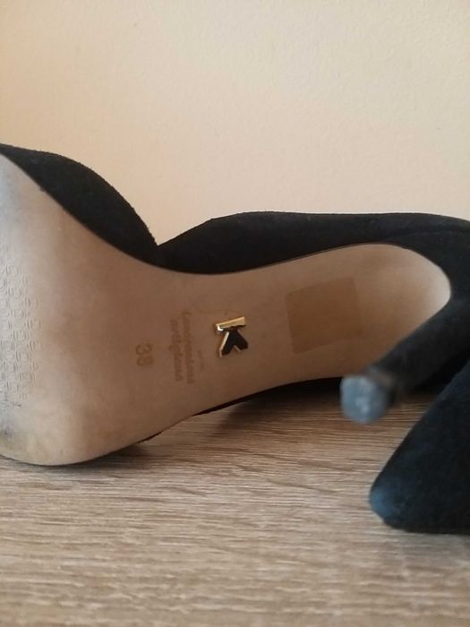 Szpilki zamszowe czarne Kazar 38