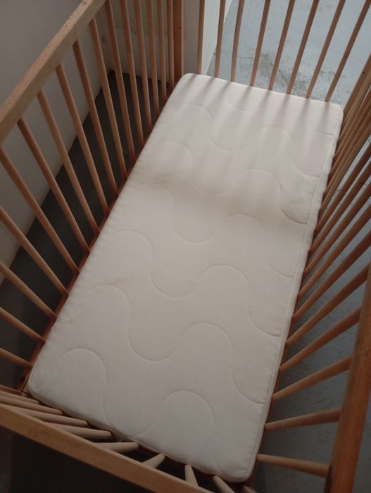 Berço Sniglar e colchão Skönast -Ikea