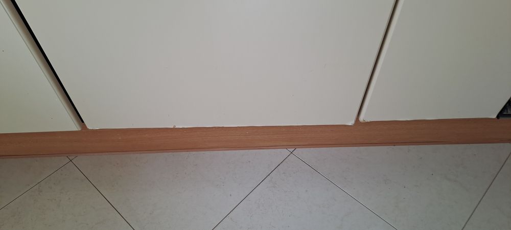Movel de cozinha em estado razoável sem eletrodomésticos