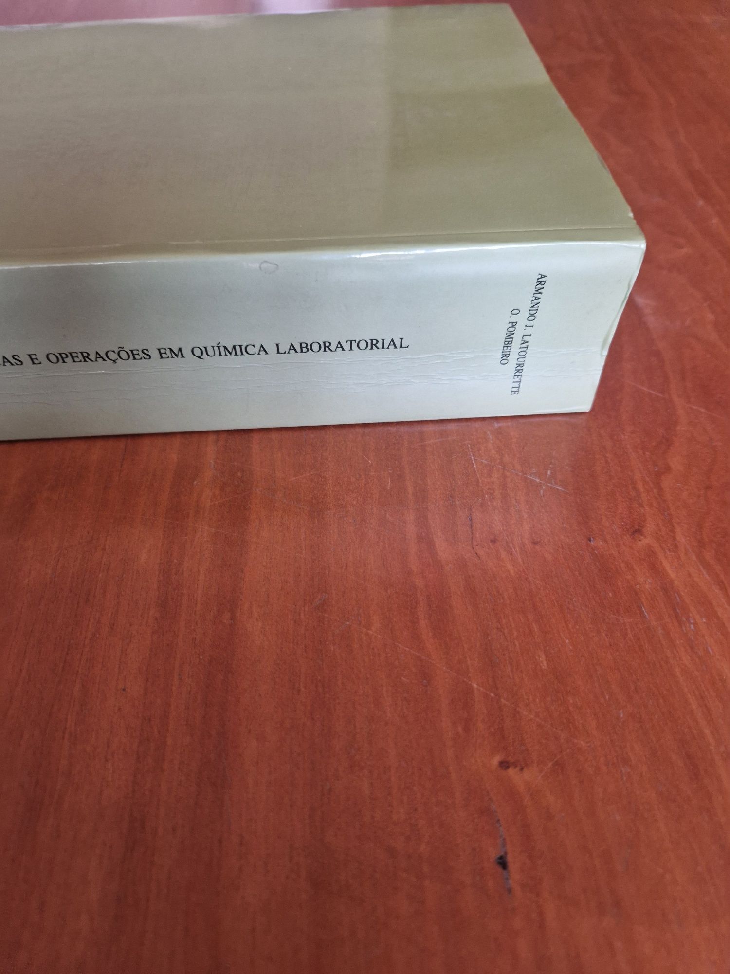 "Técnicas e Operações Unitárias em Química Laboratorial", A. Pombeiro