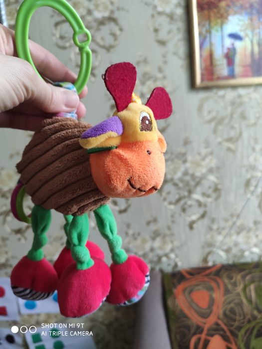 Іграшки малюкам, брязкальця