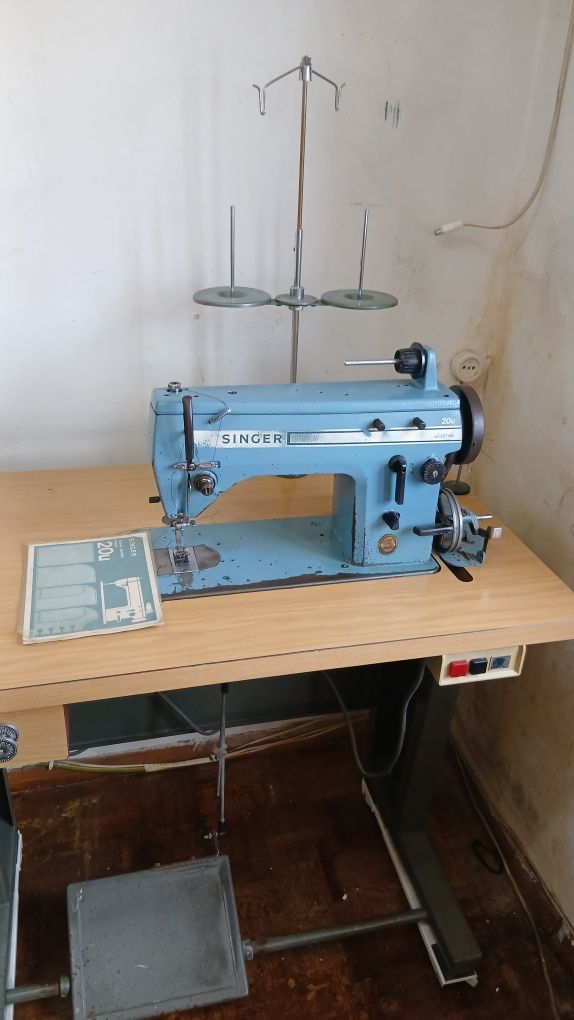 Máquina de costura profissional