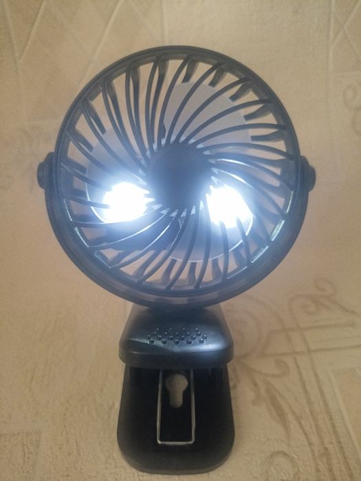 Вентилятор с прищепкой и подсветкой - 3 скорости (от АКБ и сети)