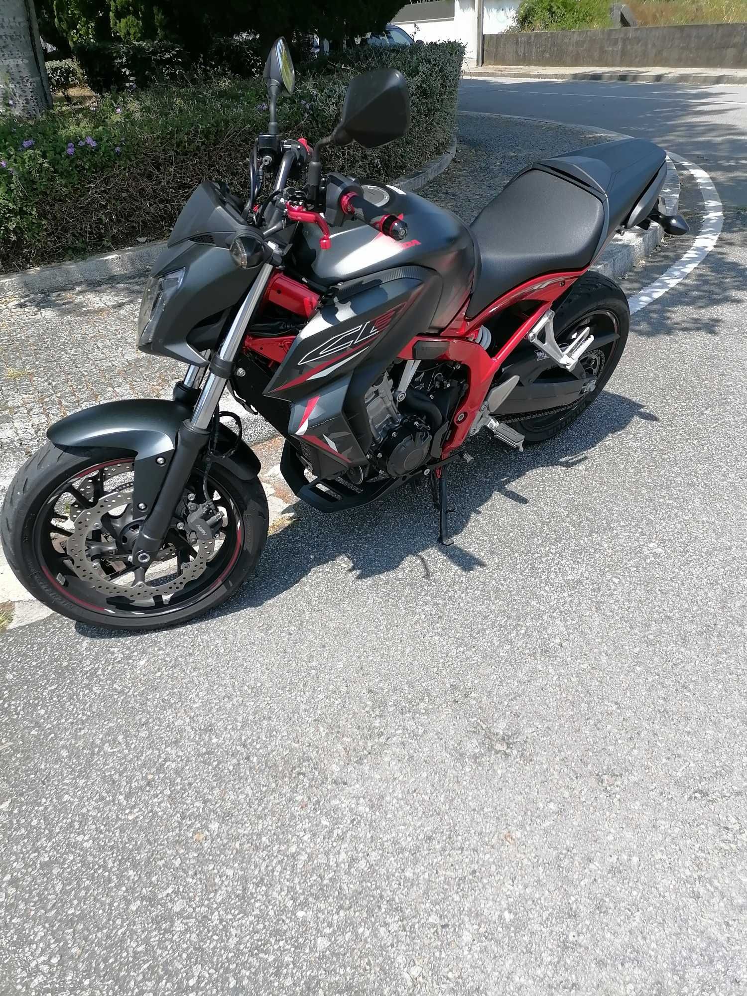 Honda CB 650 F ( extras no valor de 2000€)