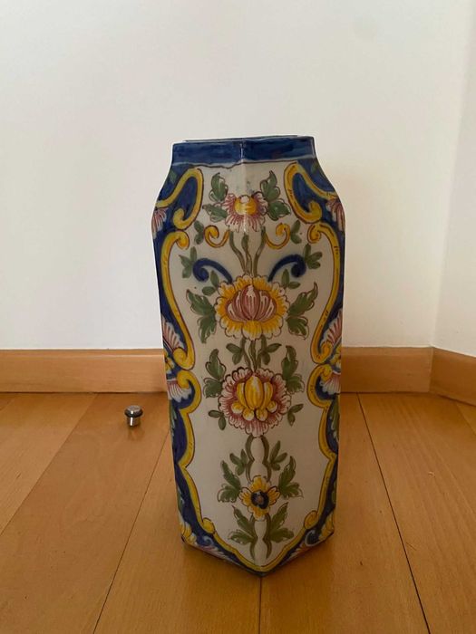 Jarra com motivos de flores
