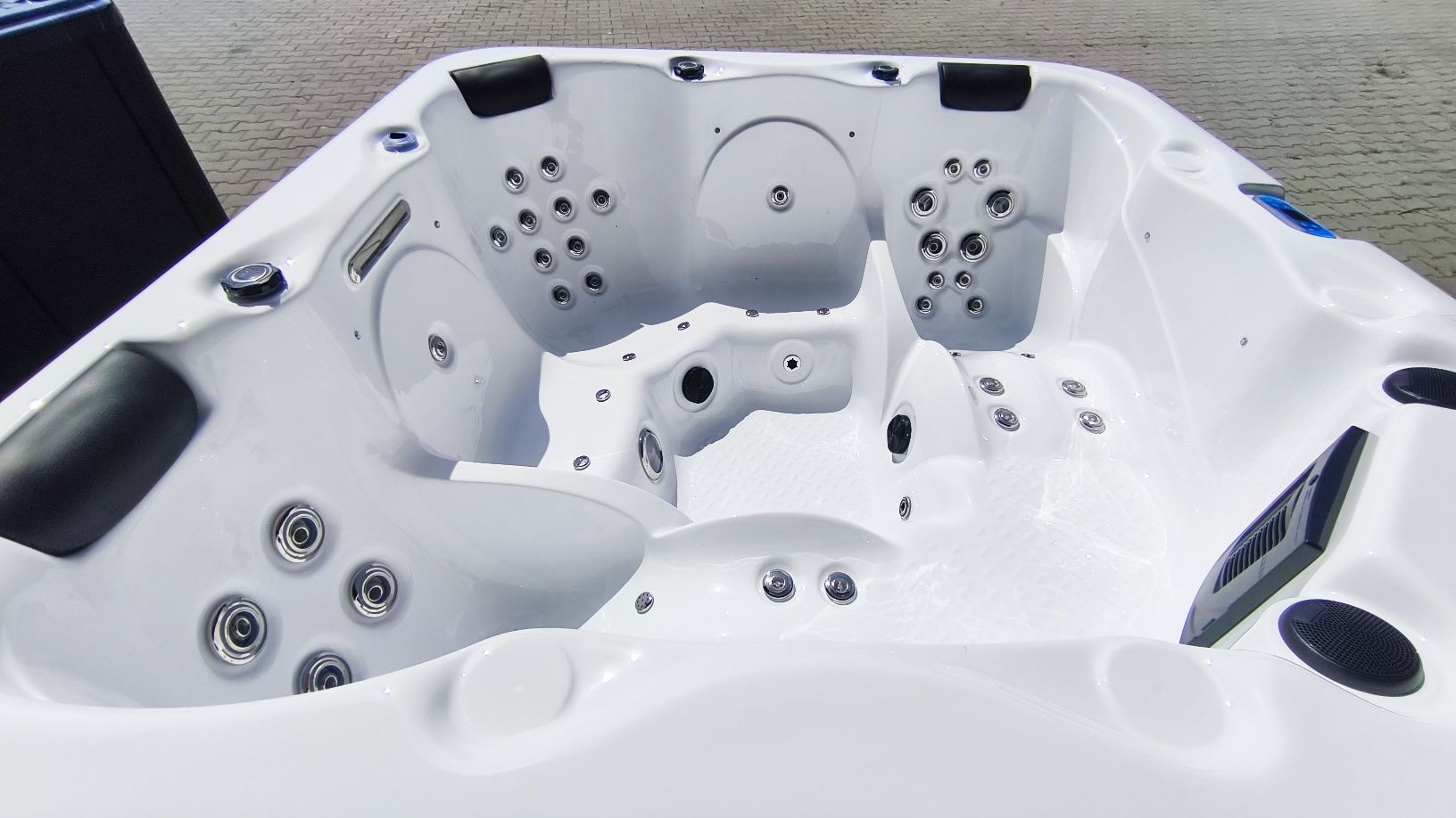 Jacuzzi 5 osobowe, zewnętrzna wanna z hydromasażem, 36 dysz