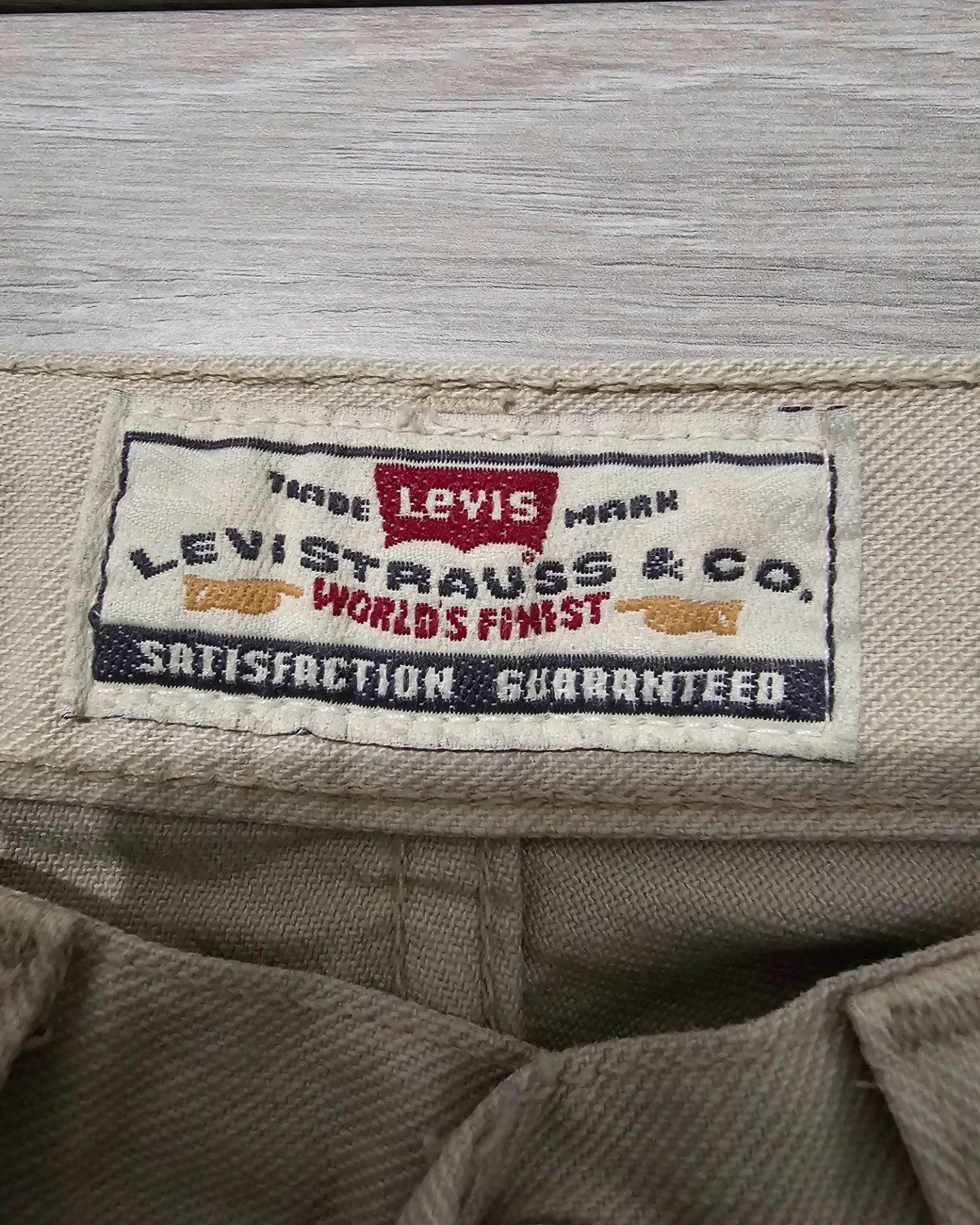 Męskie spodnie jeansy dżinsy beżowe kremowe Levi's 443 proste straight