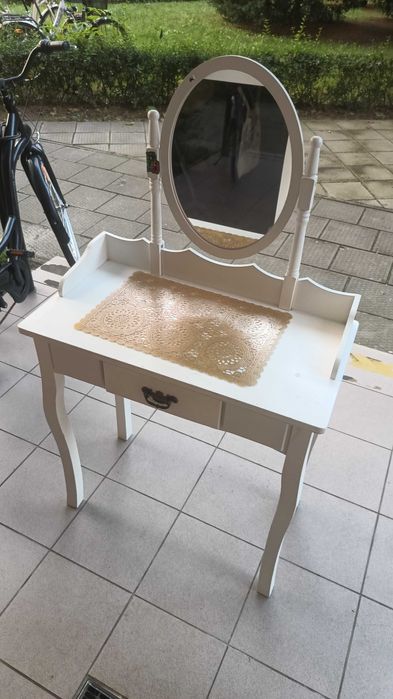 Toaletka z lustrem biała