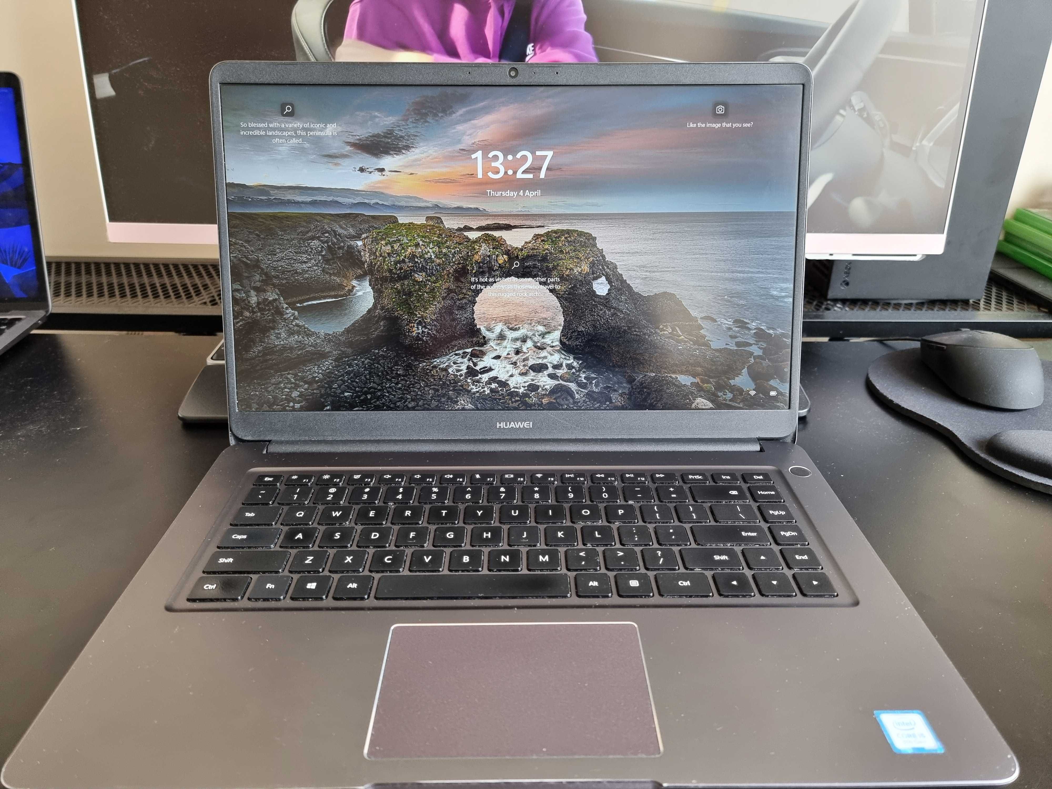 Huawei MateBook D15.6 (Windows 11, 256GB SSD, 8GB RAM)