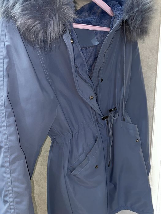 Продам парку дуже гарного, блакитного кольору