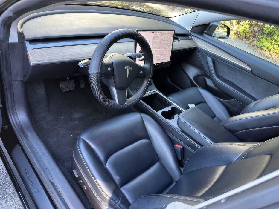 Tesla Model 3 Long Range      2021