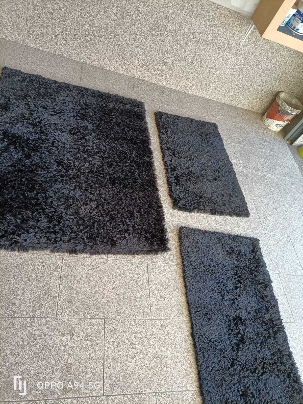 Conjunto de tapetes pretos