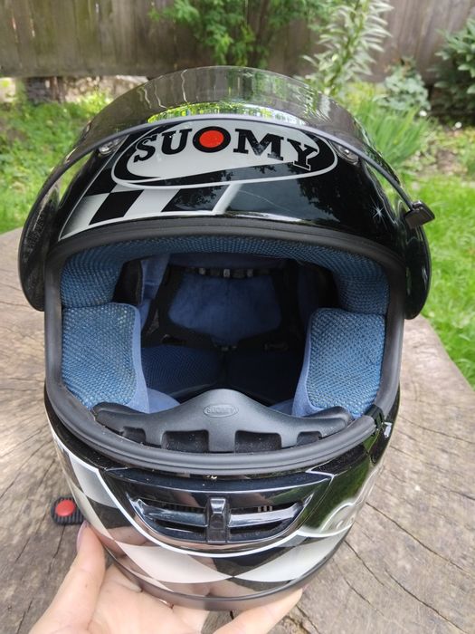 Мотошолом Suomy.