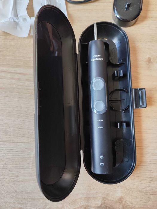 Szczoteczkę soniczna Philips sonicare hx683B