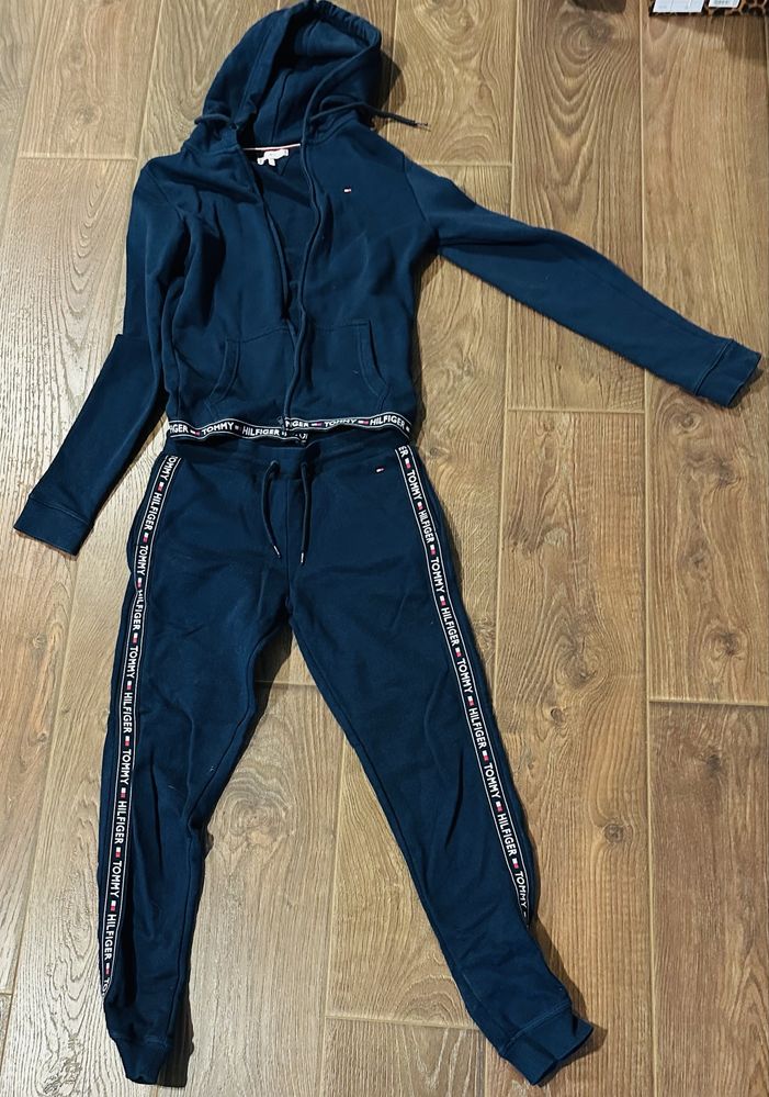 Продам костюм Tommy Hilfiger
