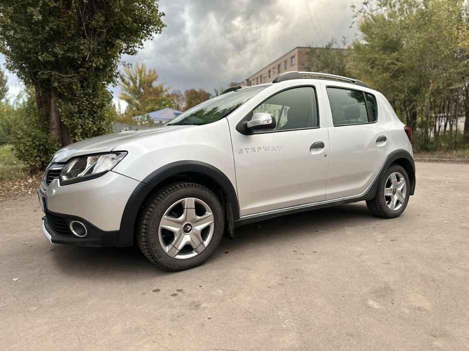 Reno sandero stepway 2013 год 1.5 дизель в очень хорошем состоянии