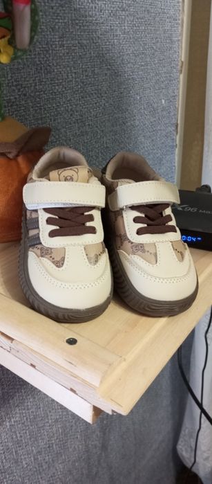 Продам нові кеди ,кросівки