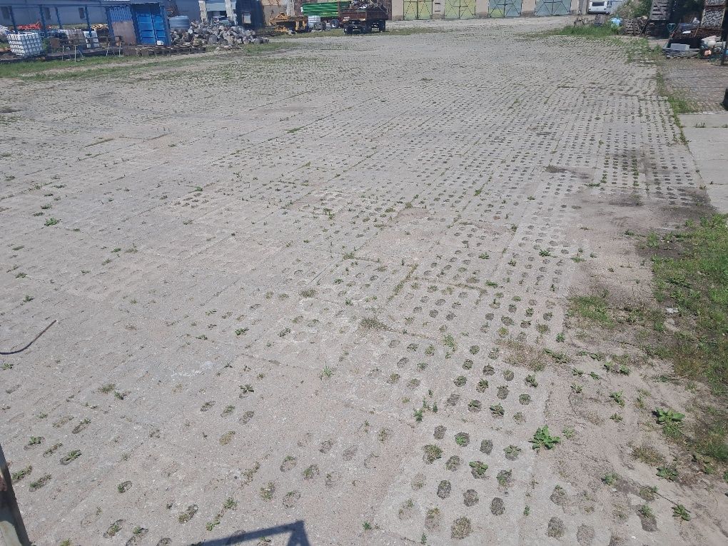 Plac utwardzonym  do  wynajęcia