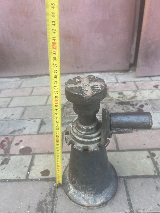 Домкрат механический