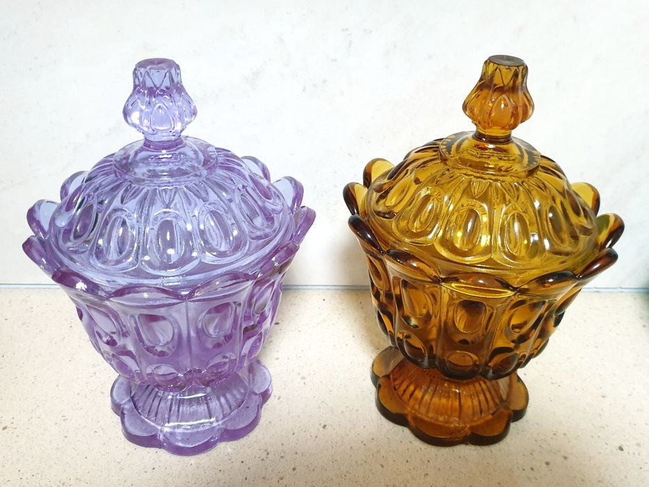 Fantásticas bonboneiras/boleiras em vidro prensado alexandrite e âmbar