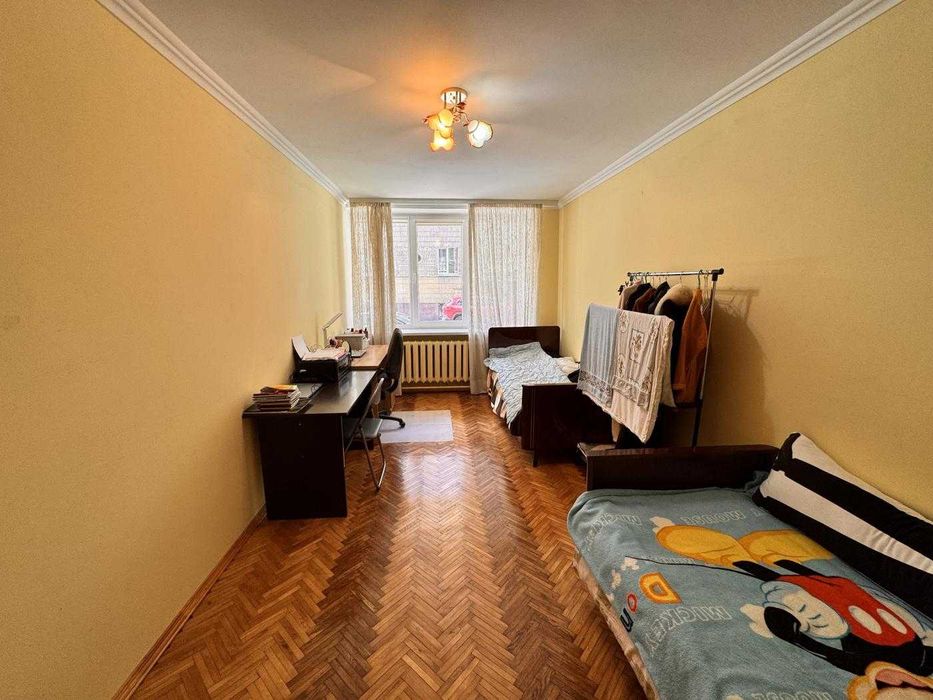 Продаж 2 кімнатної квартири з ремонтом, вул. Зарицьких / Франка, Львів