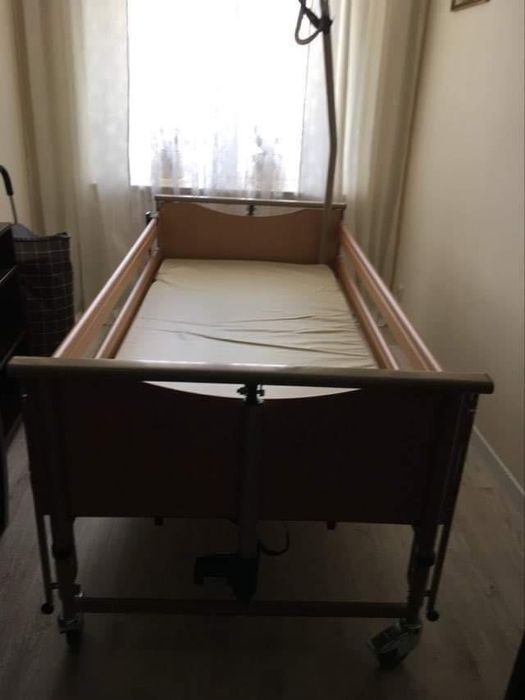 Łóżko rehabilitacyjne elektryczne 90cm szerokości wraz z materacem