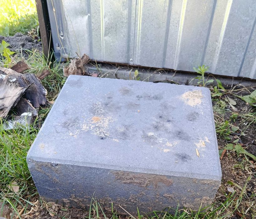 Pieniek do siekania drewna na grilla + betonowy klocek podstawa Toruń