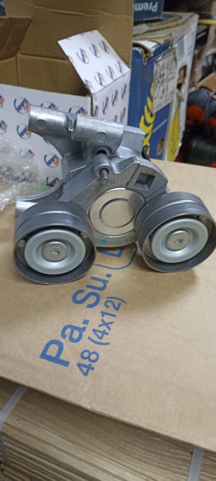 Натяжитель ременя форд