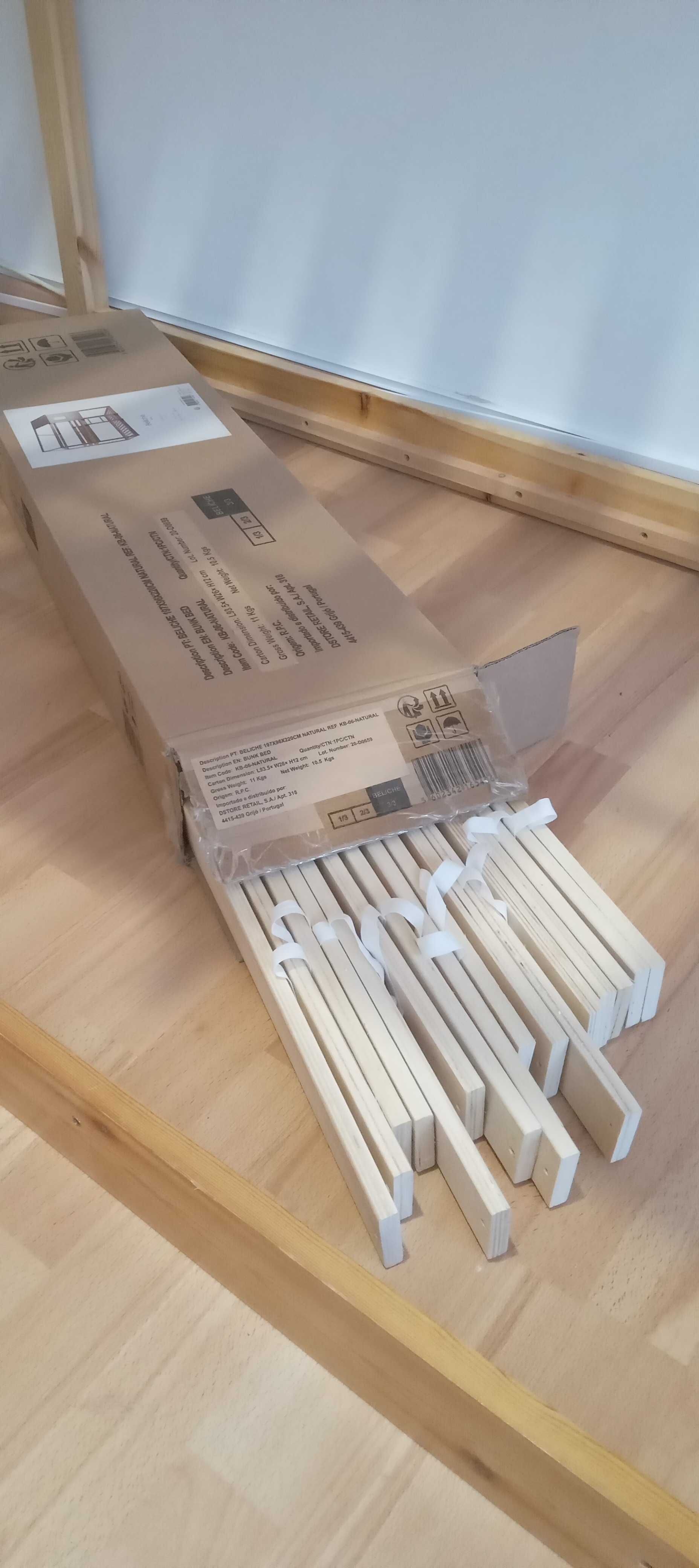 Beliche+ Oferta de secretaria de madeira-conjunto casinha- criança.