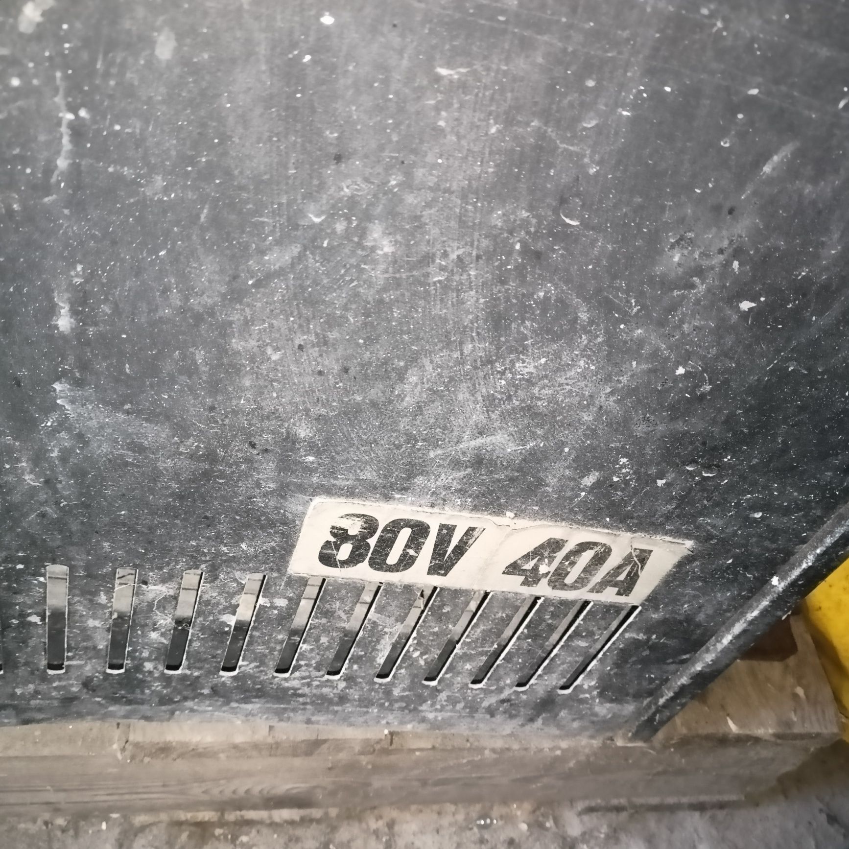 Prostownik 80V 40A