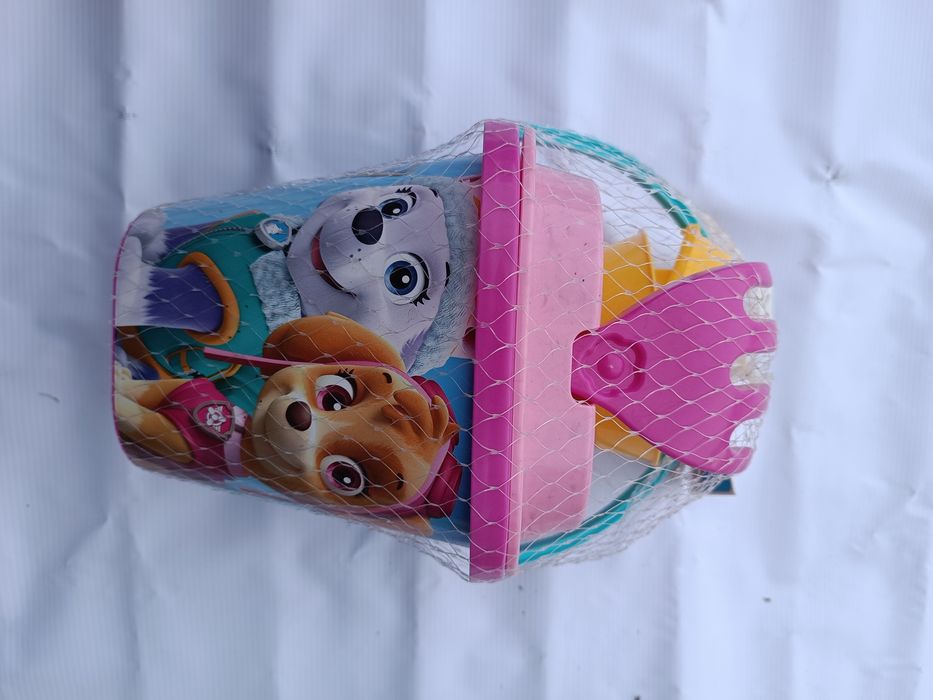 Wiaderko do piasku z foremkami i łopatkami Psi Patrol