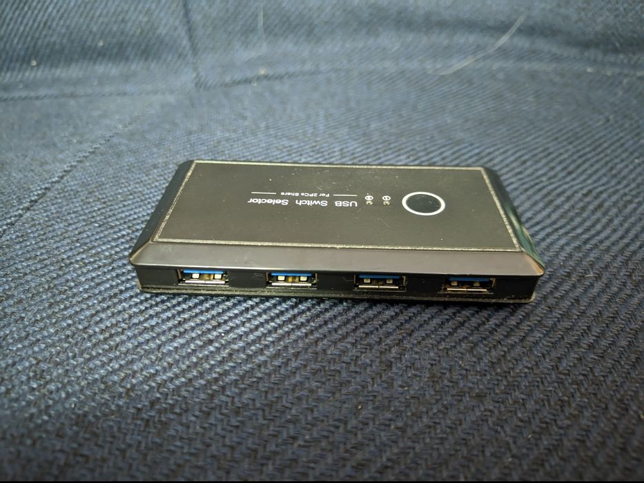 USB Hub 3.0 - duas portas Input/ 4 Output