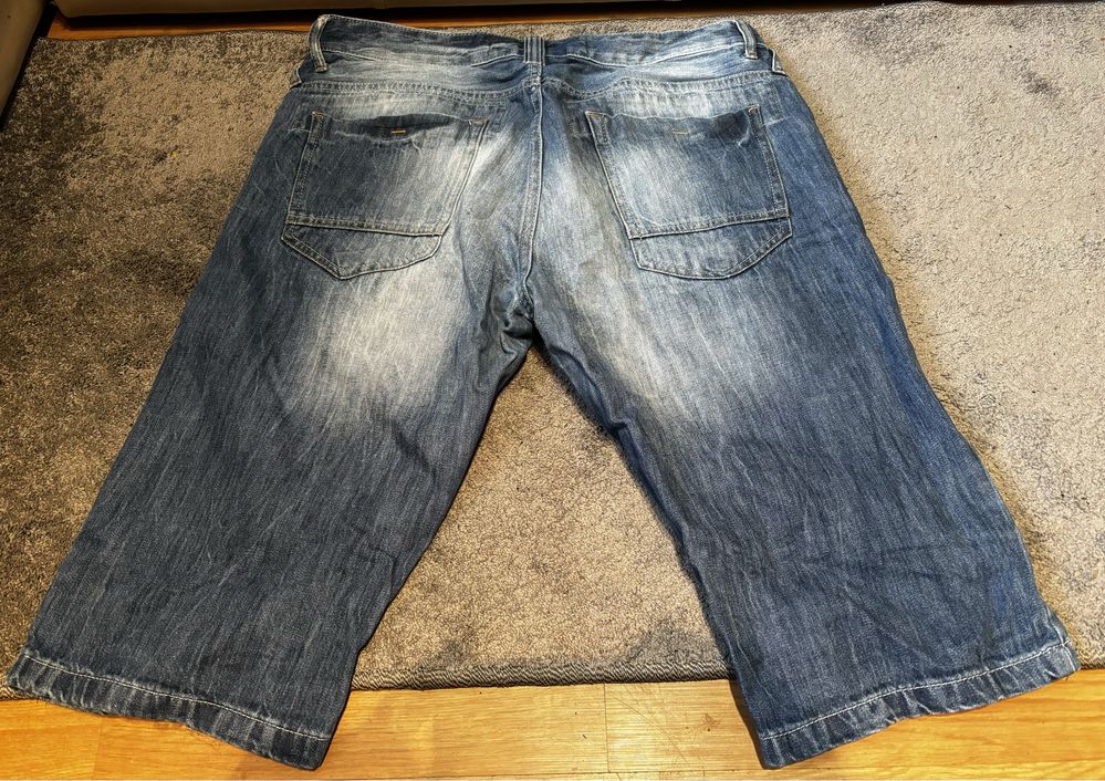 Meskie krotkie spodenki jeansowe Reserved