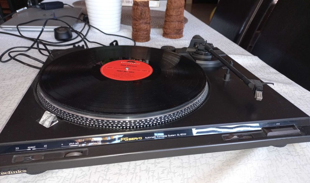 Gramofon Technics SL-BD22
