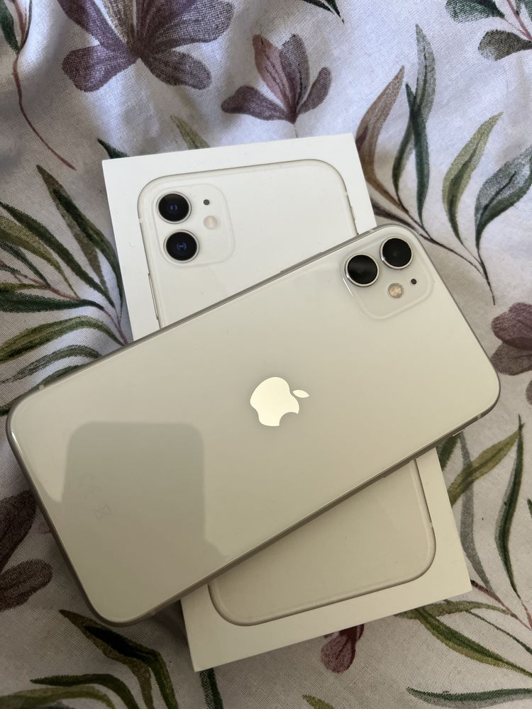 Biały Iphone 11