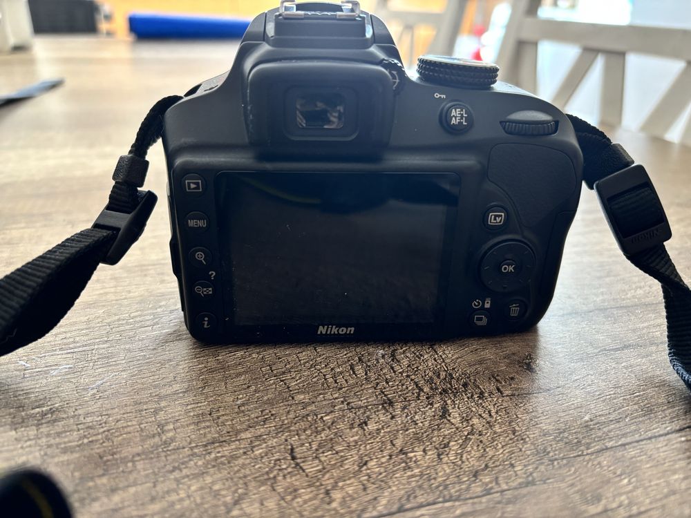Nikon D3400 z dodatkowym obiektywem