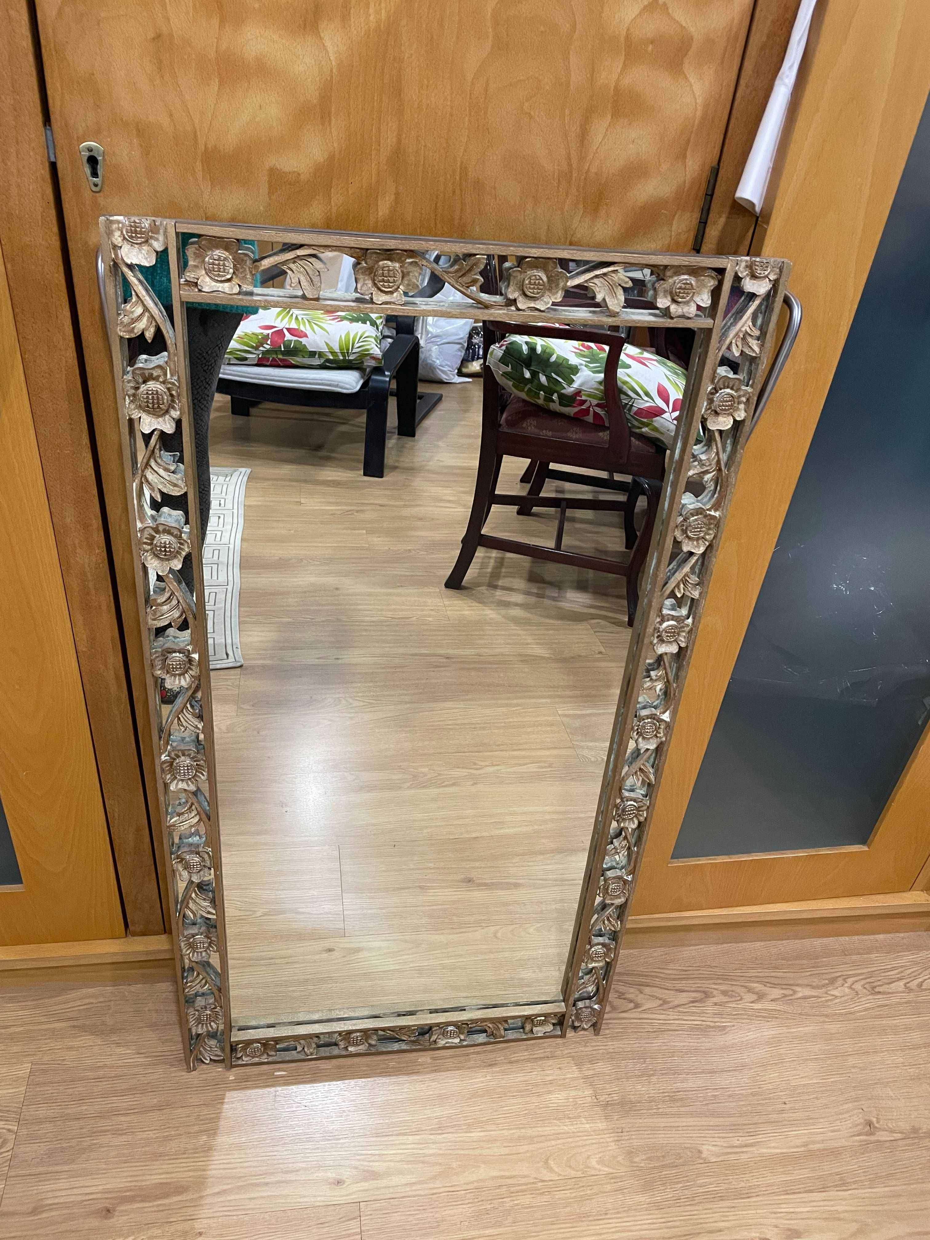 Espelho decorativo de madeira
