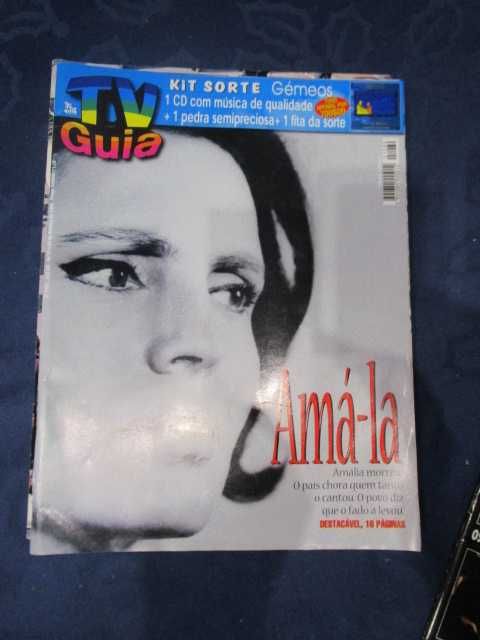 Revistas antigas e jornais  com Amália Rodrigues  funeral tv guia mais