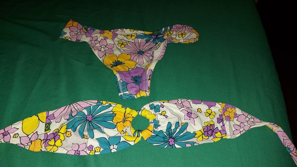 Biquíni estampado floral tamanho s