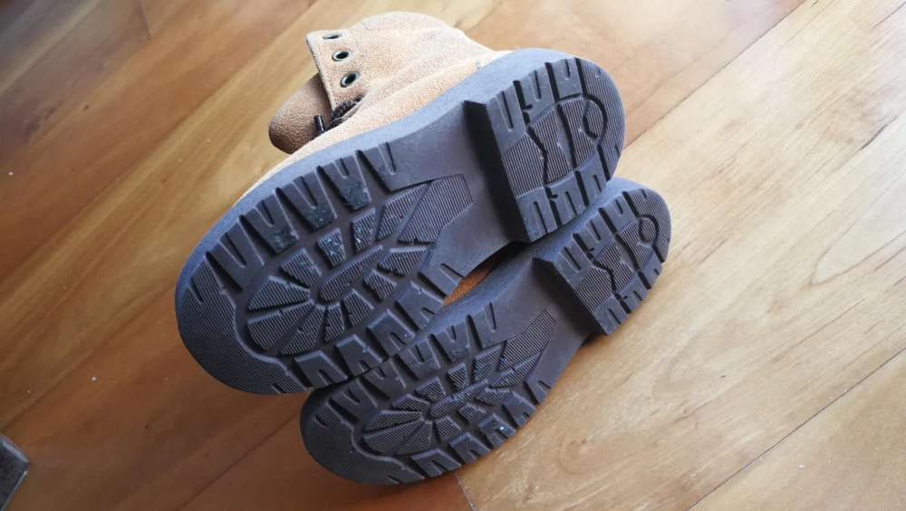 IMPECÁVEIS Botas camurça camel n. 21