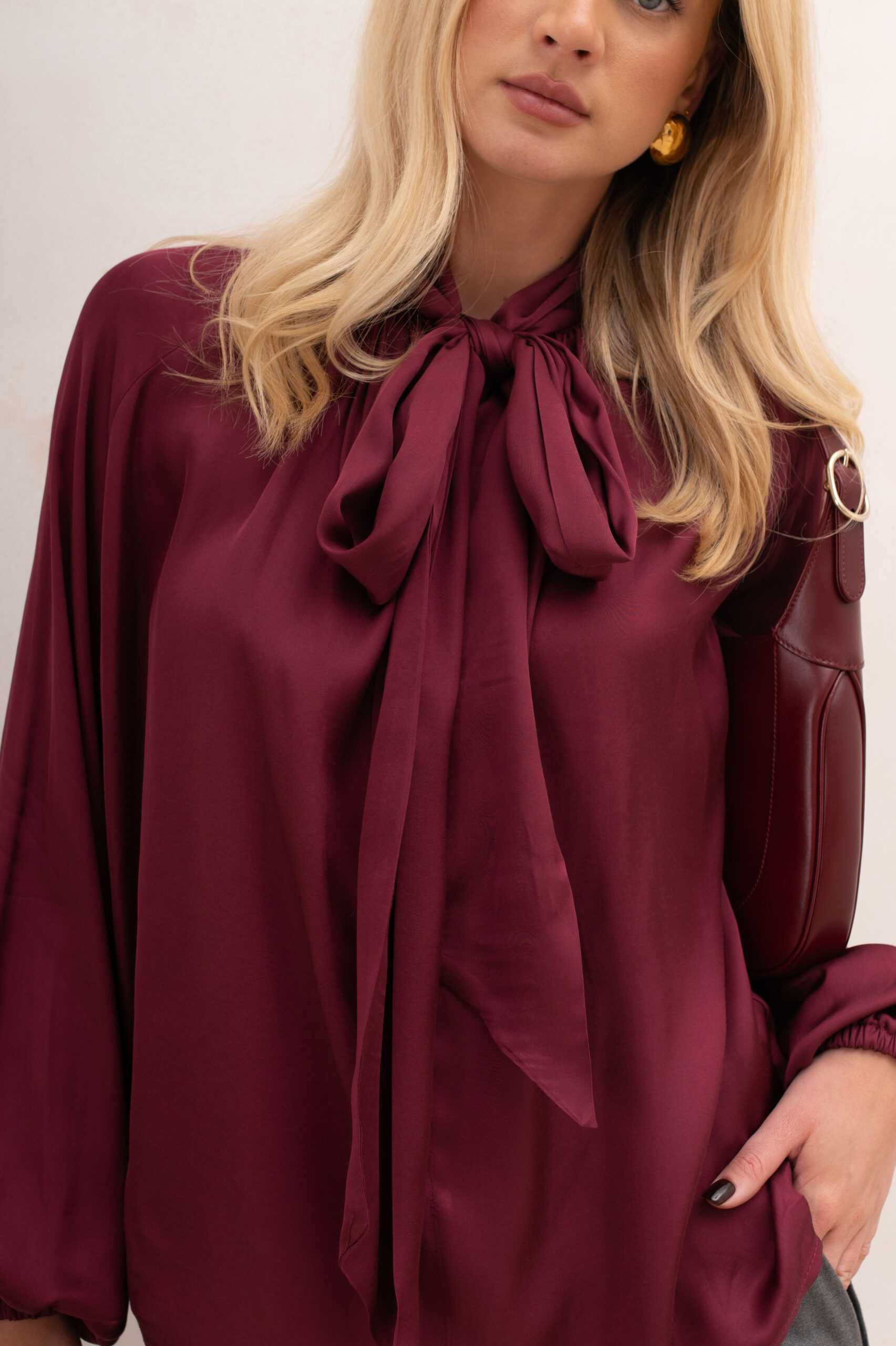 Lemonada-Project Runway Bluzka wiązana przy szyi bordo
