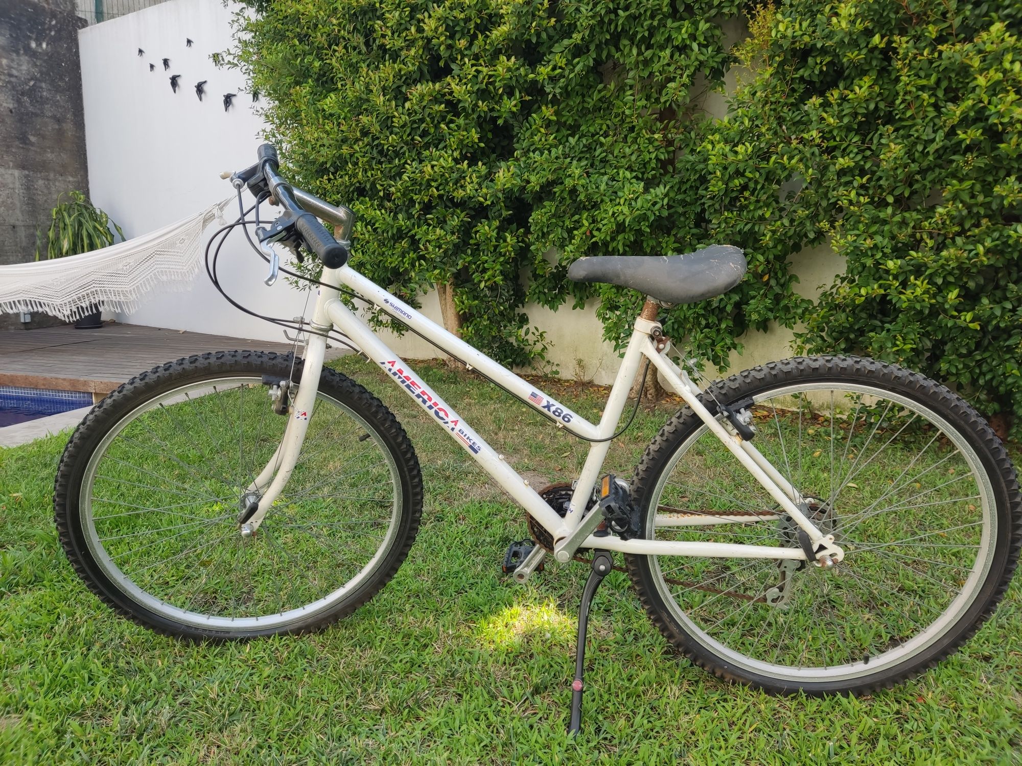 Duas bicicletas Shimano usadas