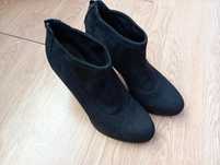 Buty botki na obcasie