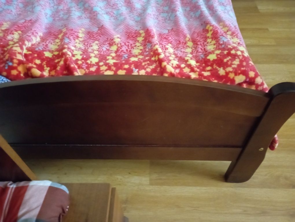 Łóżko drewniane pojedyncze mahoń