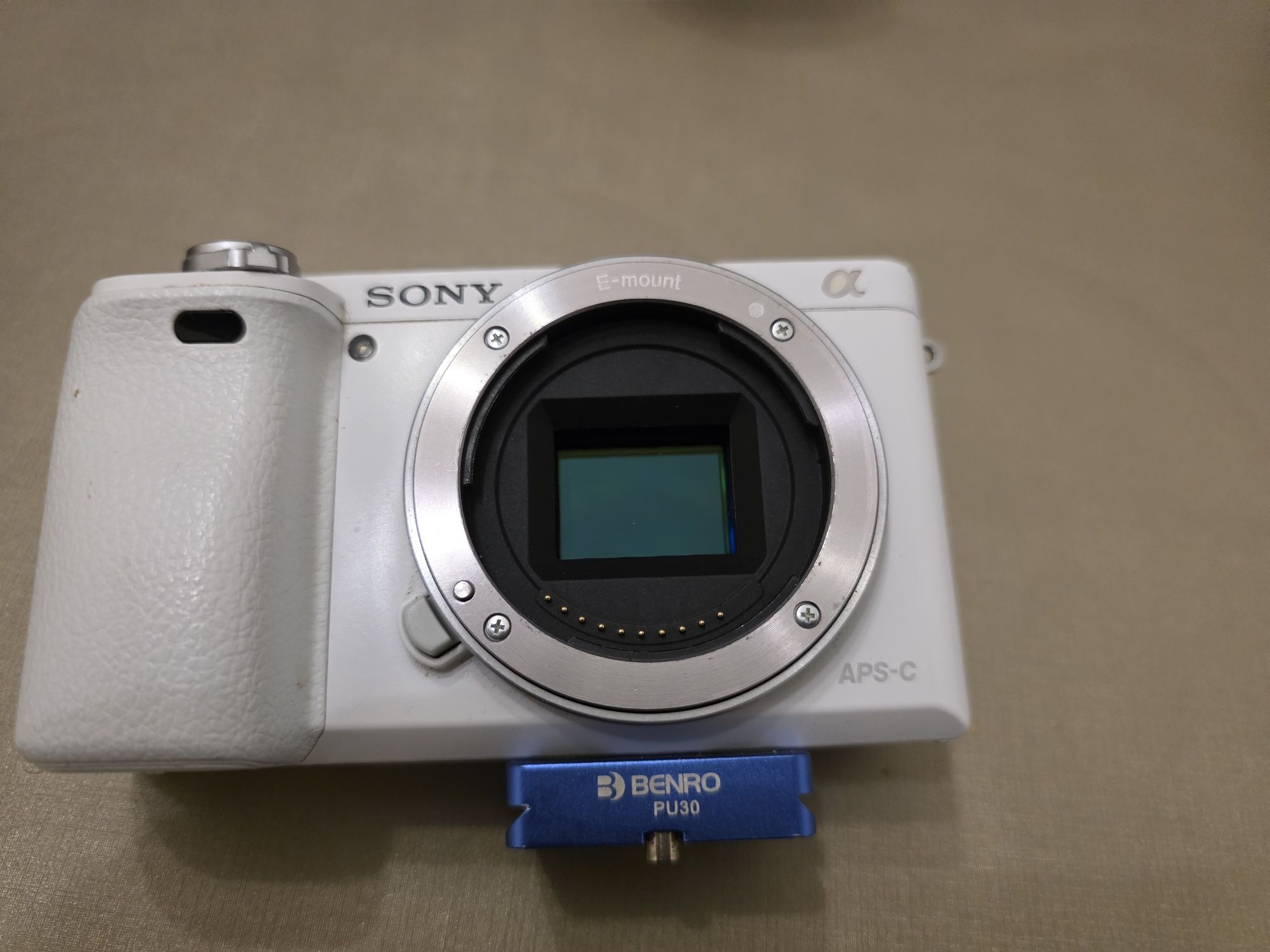 Máquina fotográfica Sony a6000 com lentes