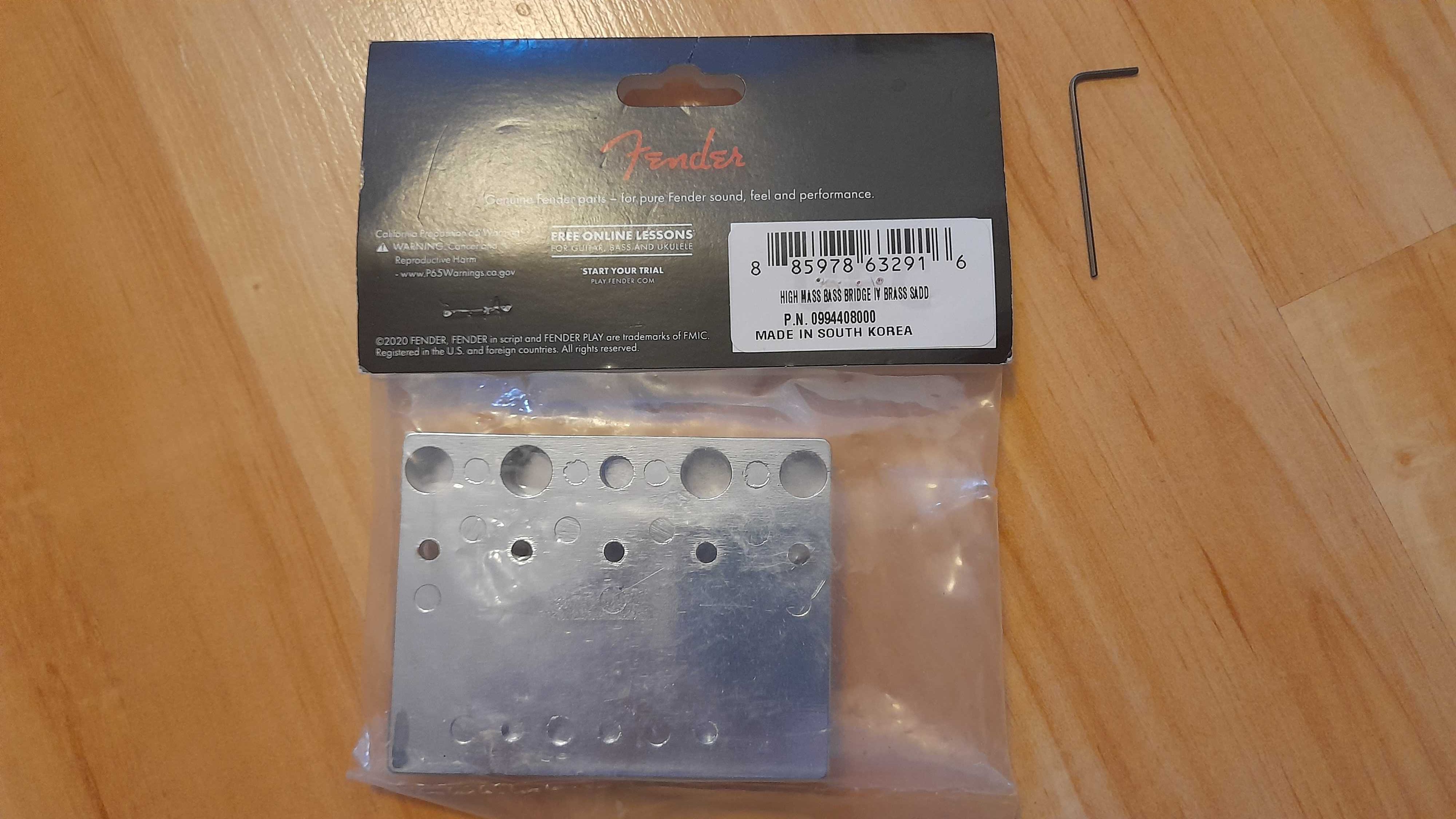Fender mostek do basu Hi-Mass Bridge BRASS, mosiężne siodełka