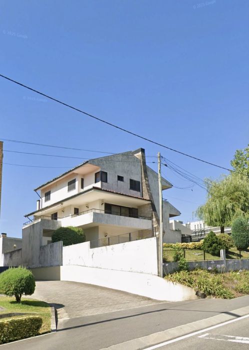 Moradia T5 com piscina