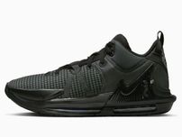 Nike leBron Whitness 7