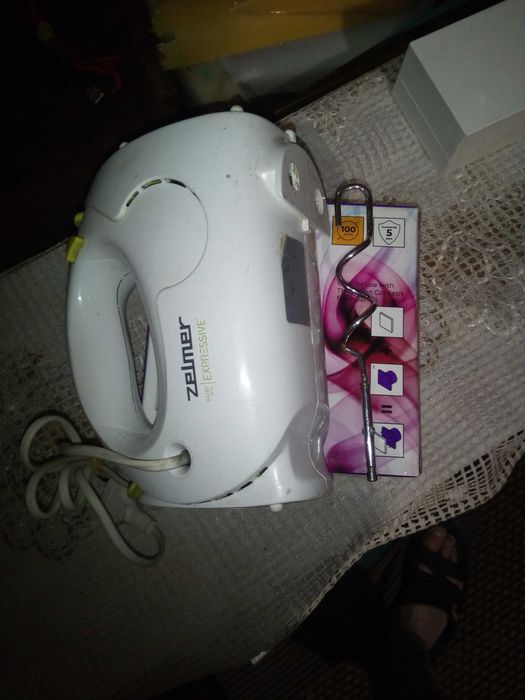 Міксер Мощний.Насадки є.Роботает Отлічно.Дуже Дешево!